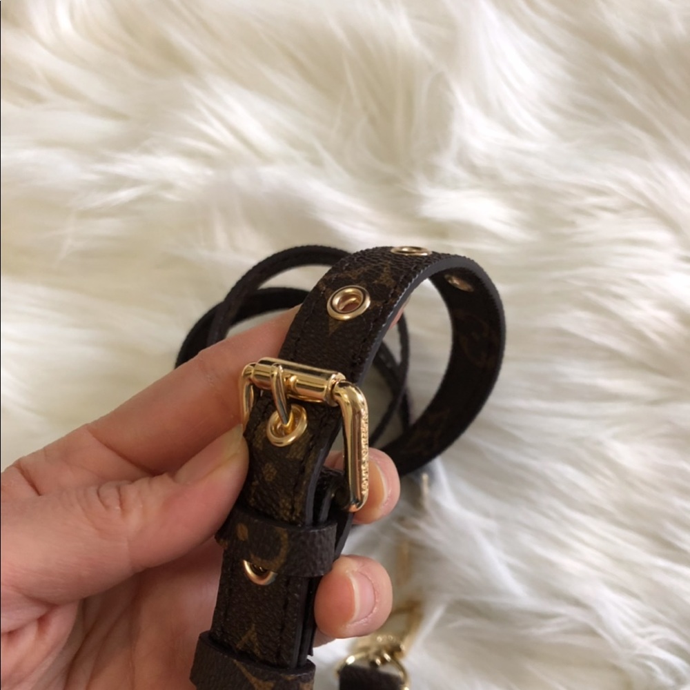 shoulder strap